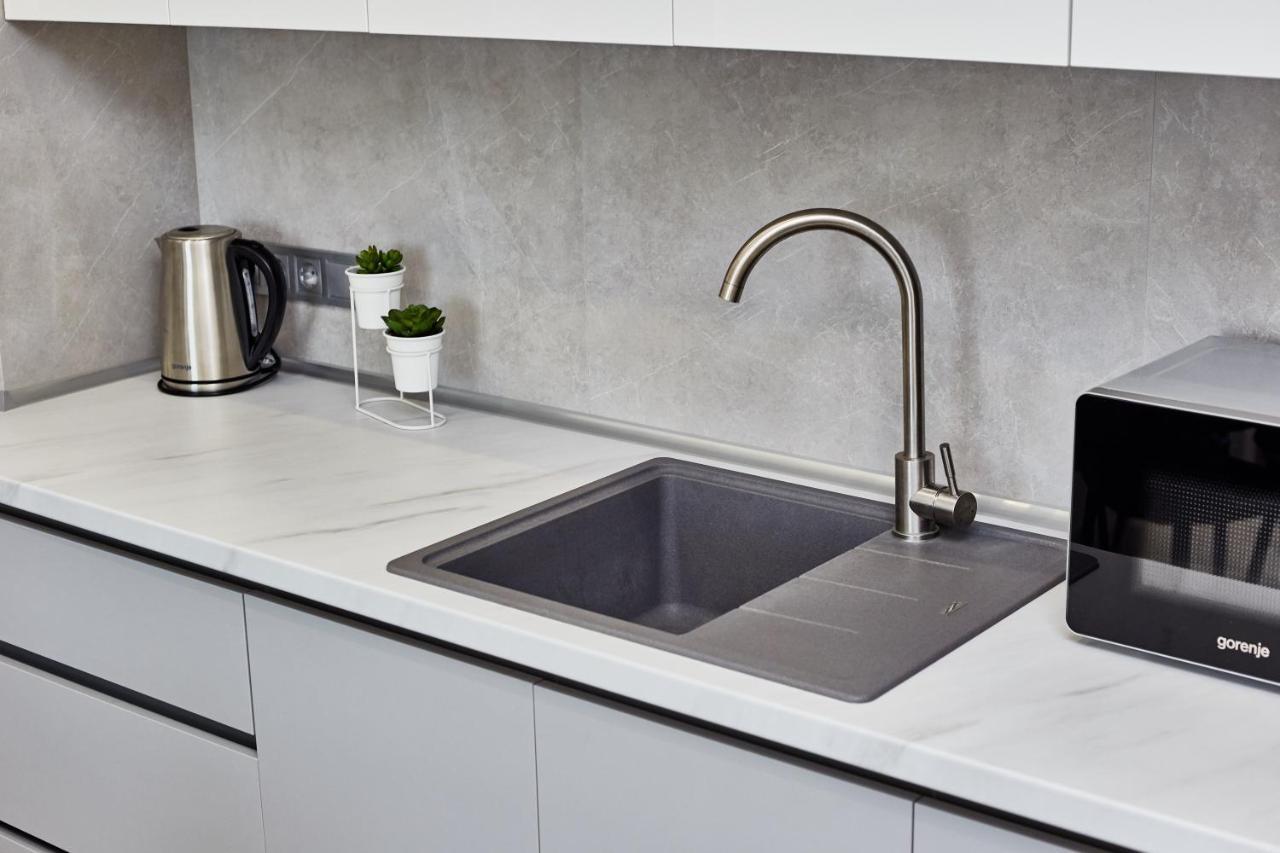Apartment Lux- 2 спальні та вітальня в аркадії- укриття- море